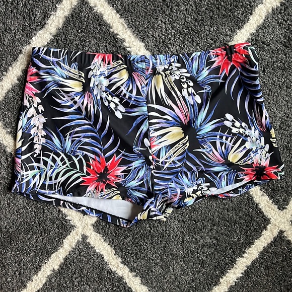 Swimsuit - Picture 3 of 4